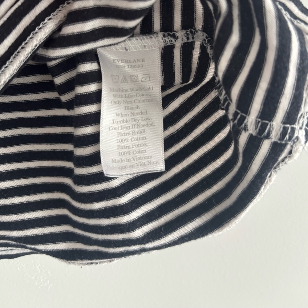 Everlane Navy and White Striped Short Sleeve Tee shirt - Picture 4 of 4